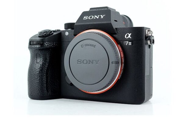 دوربین بدون آینه فول فریم سونی a7III با کیت لنز FE 28-70mm F3.5-5.6 OSS - Image 2