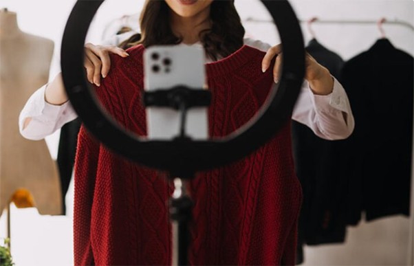 ویژگیهای مهم بهترین رینگ لایت برای عکاسی لباس - رینگ لایت برای عکاسی لباس|راهنمای خرید بهترین رینگ لایت برای عکاسی لباس|تجهیزات موردنیاز برای عکاسی از لباس|بهترین رینگ لایت برای عکاسی لباس