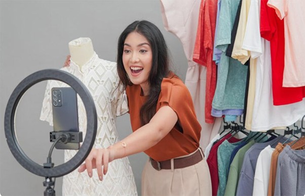 نکات مهم در انتخاب رینگ لایت - رینگ لایت برای عکاسی لباس|راهنمای خرید بهترین رینگ لایت برای عکاسی لباس|تجهیزات موردنیاز برای عکاسی از لباس|بهترین رینگ لایت برای عکاسی لباس