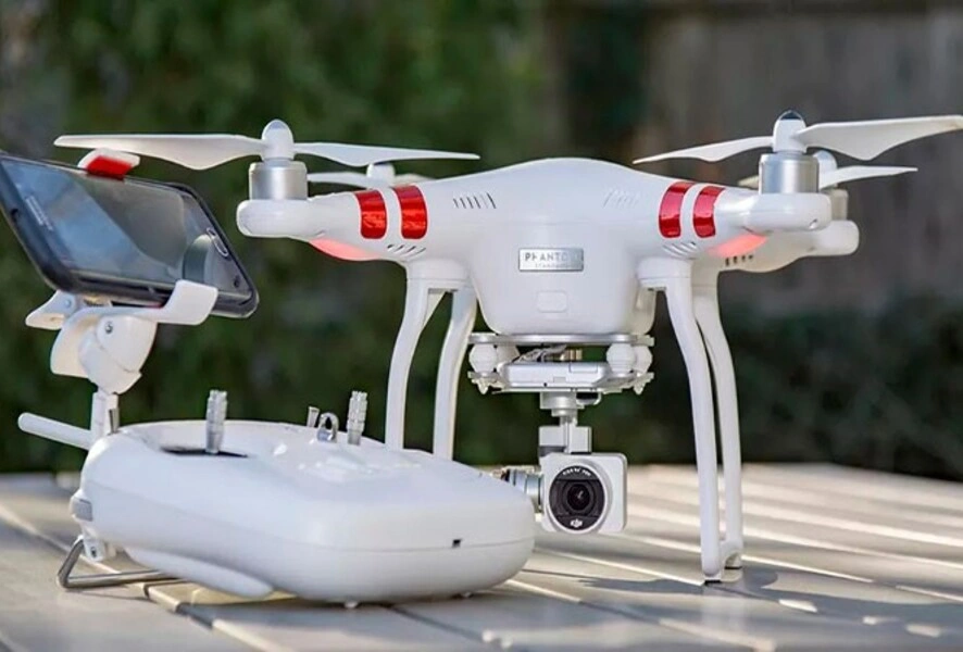 نگاهی به کمپانی DJI  معرفی کامل برند و بررسی محصولات|لوموشاپ - کمپانی DJI، بزرگ‌ترین تولیدکننده پهپاد و تجهیزات فیلم‌برداری هوایی جهان؛ آشنایی با محصولات، حوزه‌های فعالیت، درآمد، نمایندگی‌ها و کاربردهای DJI در صنایع مختلف.