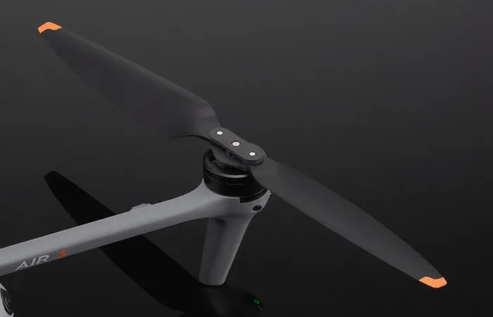 ملخ مویک ایر 3 DJI - کمپانی DJI، بزرگترین تولیدکننده پهپاد و تجهیزات فیلمبرداری هوایی جهان؛ آشنایی با محصولات، حوزههای فعالیت، درآمد، نمایندگیها و کاربردهای DJI در صنایع مختلف.