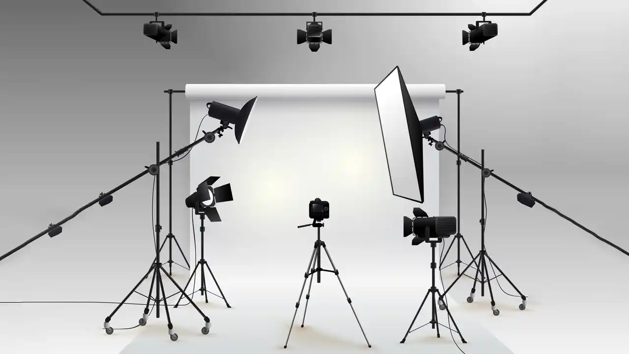 انواع نور ثابت برای تولید محتوا-نور ثابت چقدر در کیفیت ویدئو و عکس تأثیر دارد؟ با انواع نور LED، رینگلایت و سافتباکس، نکات خرید حرفهای و انتخاب بهترین نور ثابت برای تولید محتوا آشنا شوید.