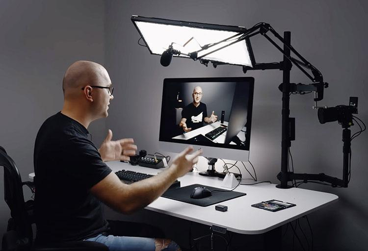 کاربردهای ویدیولایت در تولید محتوا-نورپردازی حرفهای راز محتوای جذاب است. در این راهنمای کامل ویدیولایت با انواع، ویژگیها و کاربردهای آن آشنا شوید و بهترین انتخاب را برای پروژه خود داشته باشید.