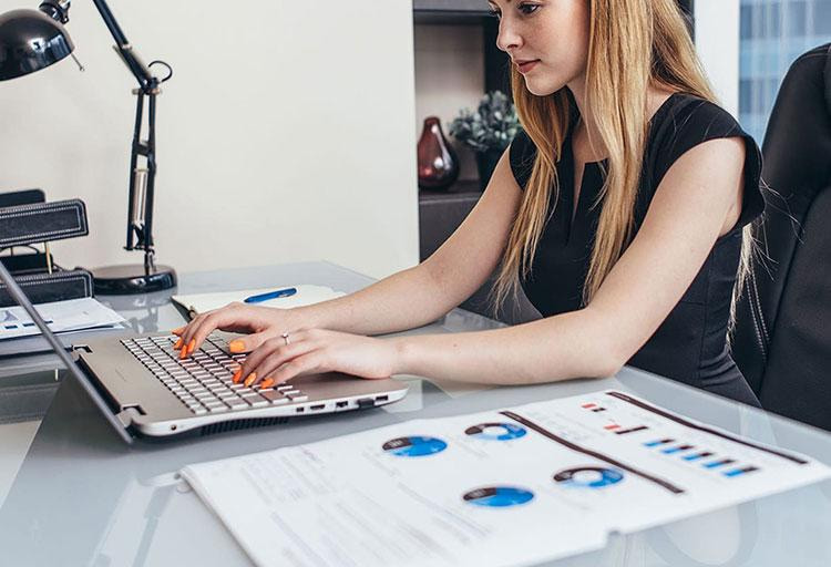 تولید محتوا در اینستاگرام: نقش وسایل حرفهای برای رشد صفحه شما -تولید محتوا در اینستاگرام نیازمند وسایل حرفهای است. با ضروری ترین ابزار شامل دوربین و میکروفون، محتوای جذاب و حرفهای بسازید و صفحه خود را رشد دهید.