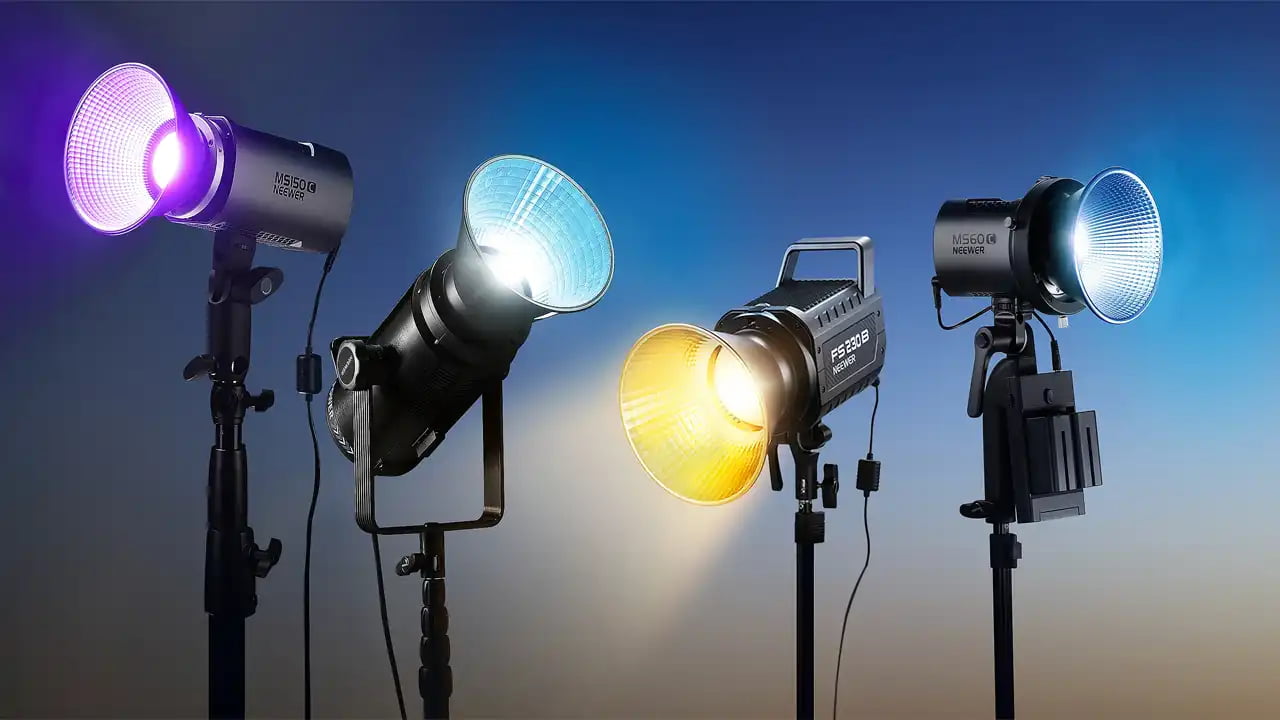 تجهیزات نورپردازی-تولید محتوا در اینستاگرام نیازمند وسایل حرفهای است. با ضروری ترین ابزار شامل دوربین و میکروفون، محتوای جذاب و حرفهای بسازید و صفحه خود را رشد دهید.